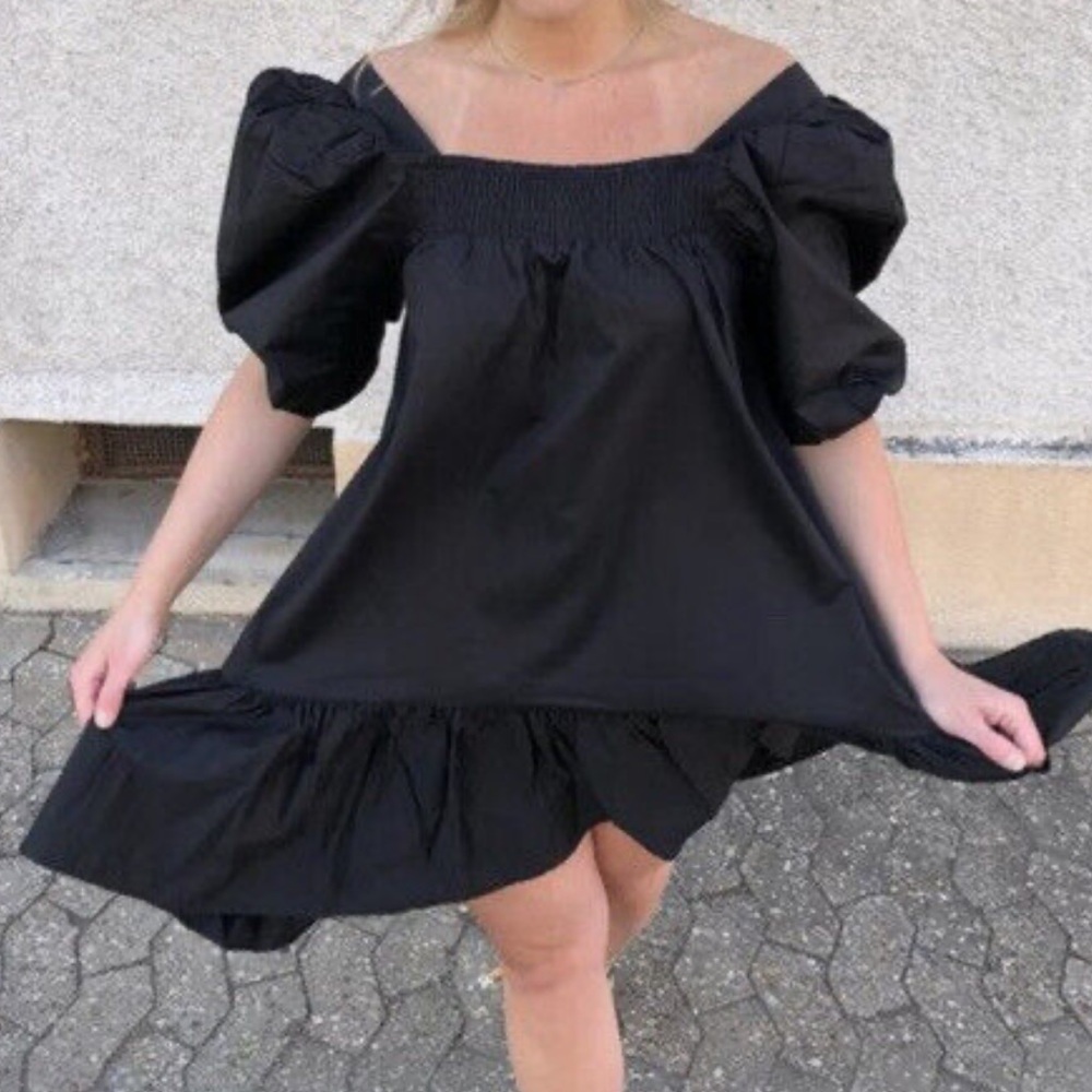 H&M black tiered smocked square‎ collar puffed sleeves dress Sz M